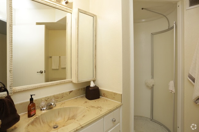 Photo - Plaza Point Apartments