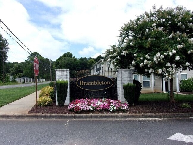 Building Photo - Beautiful 3 Bedroom 2 1/2 Bath End Unit To... Rental