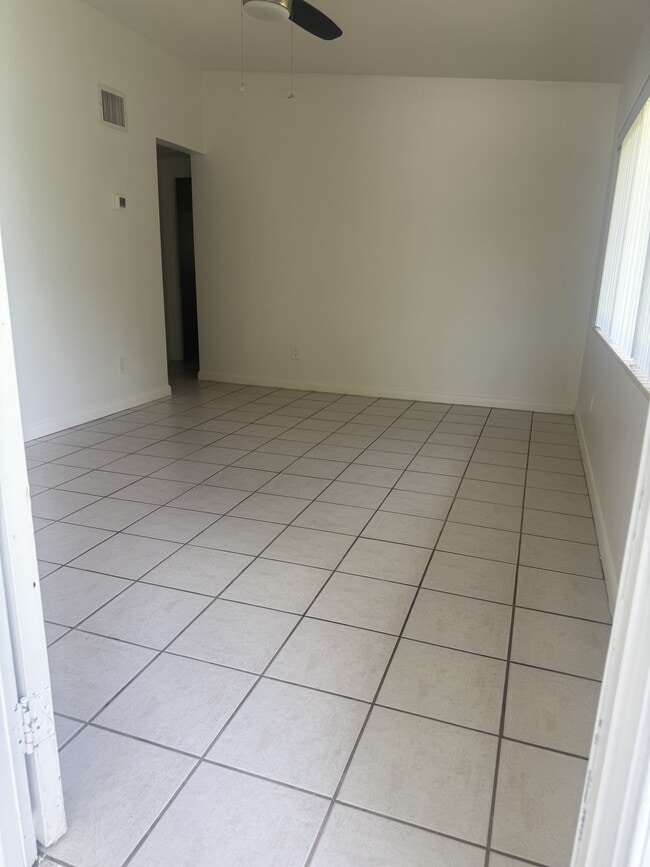 Photo - 8 E Evans St
