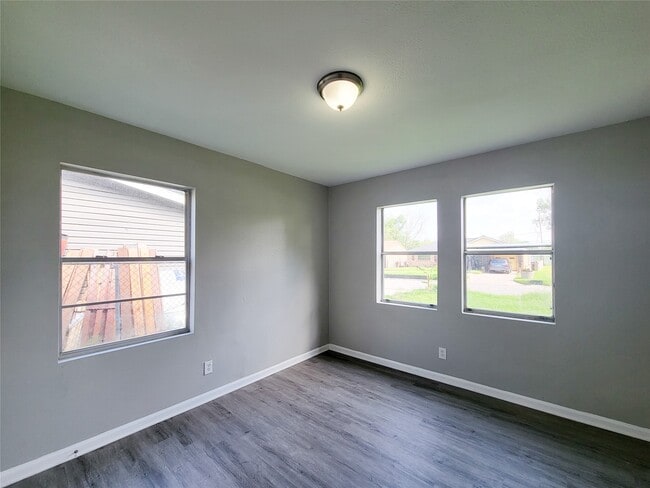 Photo - 4909 Holloway Dr