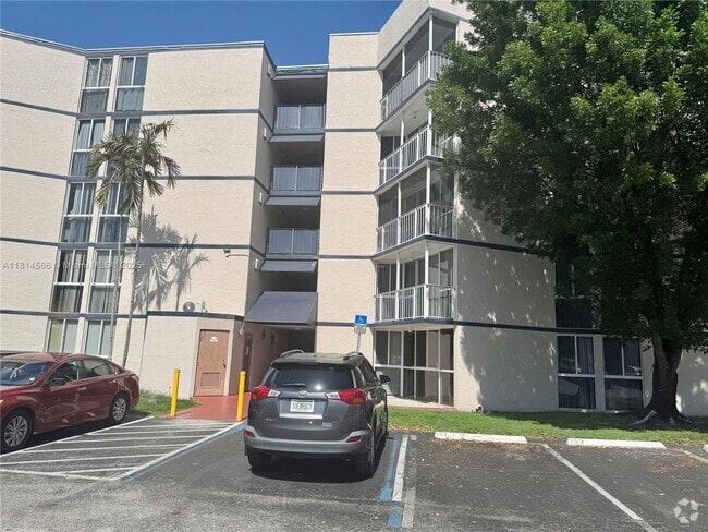 Building Photo - 7125 NW 186th St Unit B401 Rental