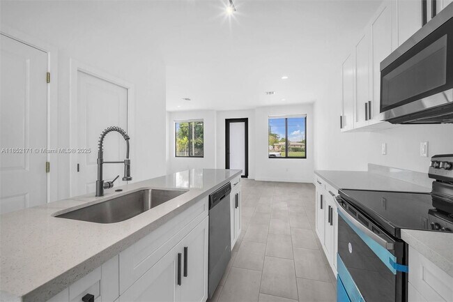 Photo - 309 NW 7th Ct