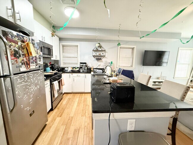 Photo - 203 W 3rd St Unit 1T