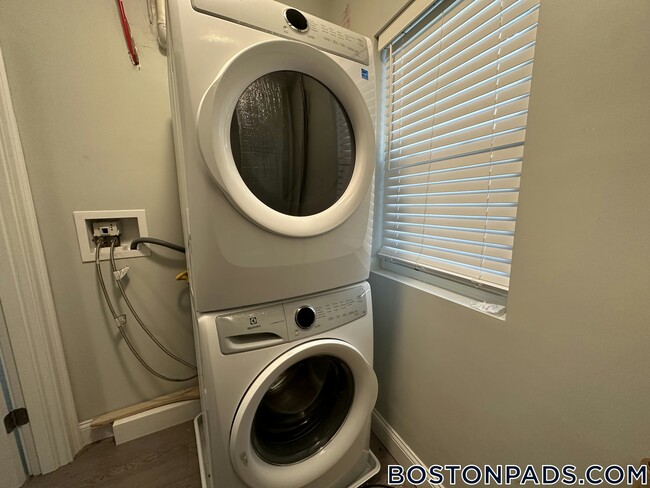 Photo - 194 Maverick St Unidad 1