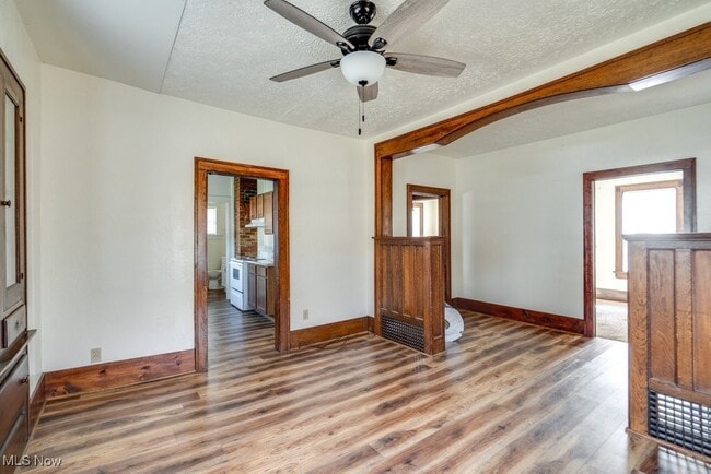 Photo - 309 Power St