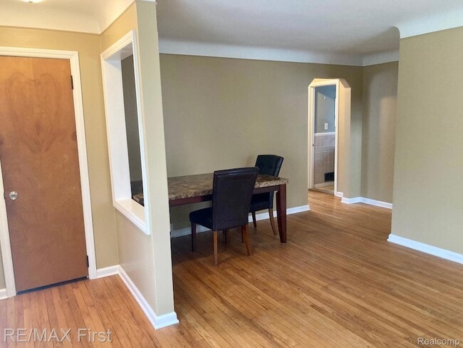 Photo - 23471 Rensselaer St