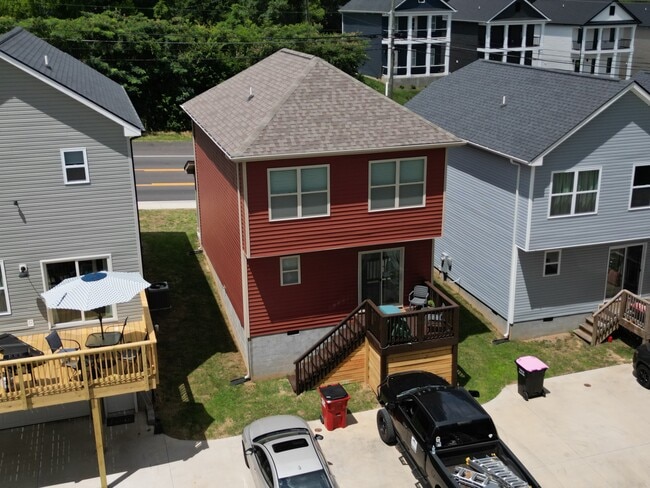 Back Deck - 704 Crossland Ave