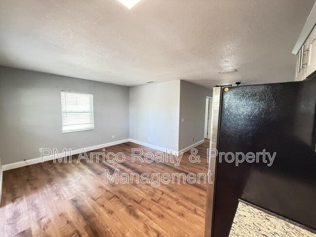 Building Photo - 2809 Marconi St Unit Apt. B