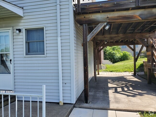 Building Photo - 379 Dille St Unit 379 Dillie Street Rental