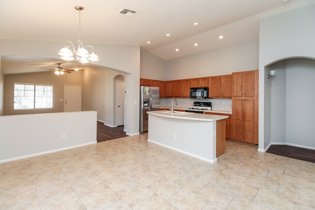 Photo - 1069 E Nardini St