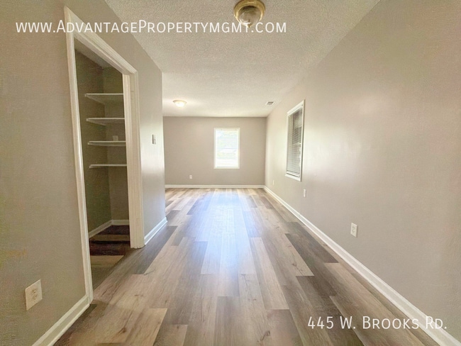 Photo - 445 W Brooks Rd