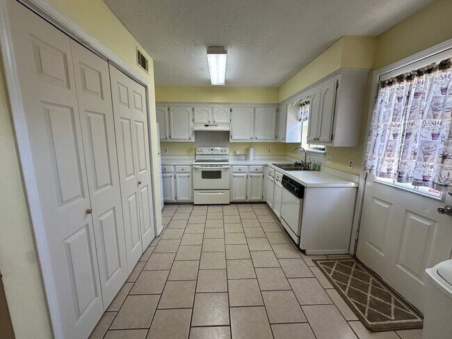 Photo - Welcome to your new home in the heart of Russellville, AR!