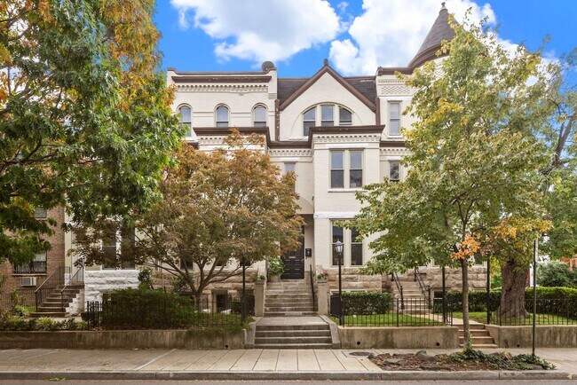 Photo - Professionally Managed & Recently Renovated // 2 Bedroom 2 Bathroom Condo // Meridian Hill Park... Unidad 7