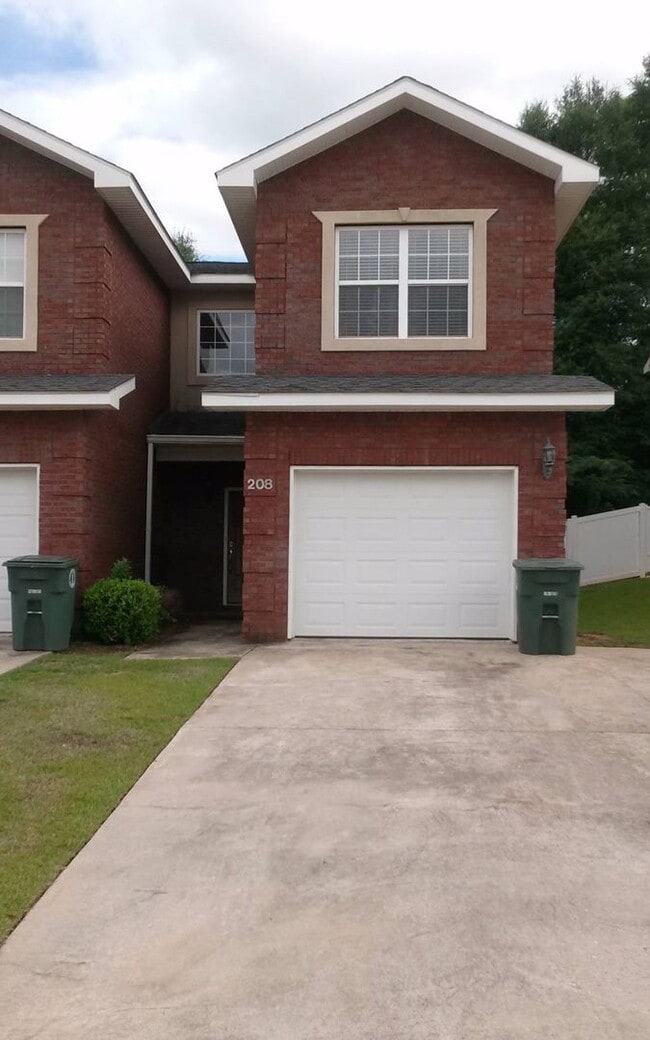 Building Photo - Eagle Landing - End Unit!