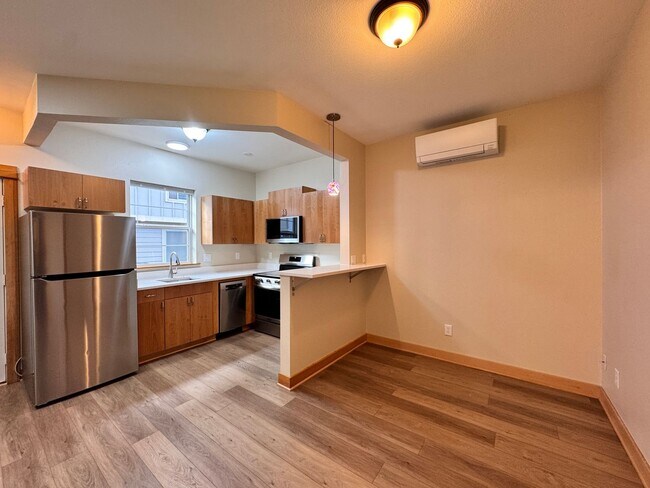 721 NW Ogden Ave Unit 3