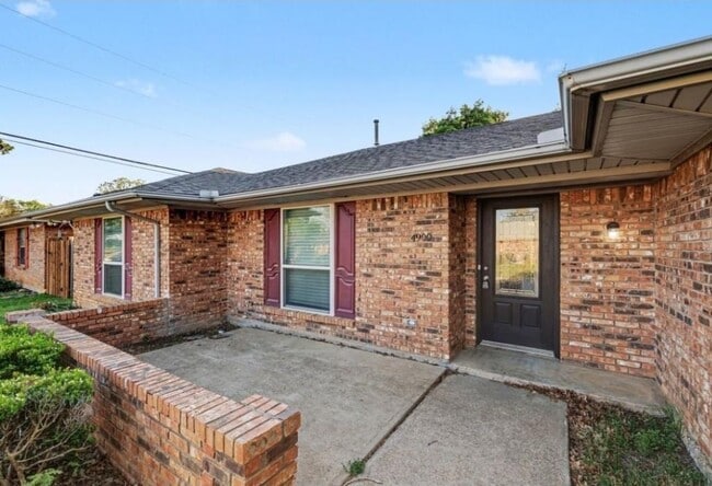 Photo - 4900 Ridgeline Dr