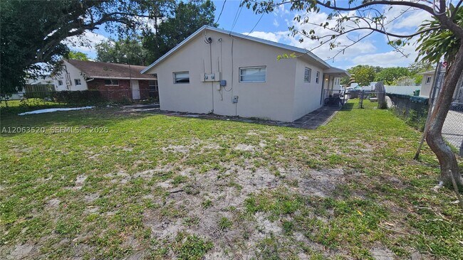 5030 SW 26th Ave Unit 2
