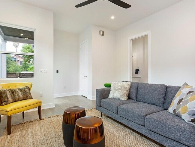 Photo - 1111 Brookswood Ave Unit A