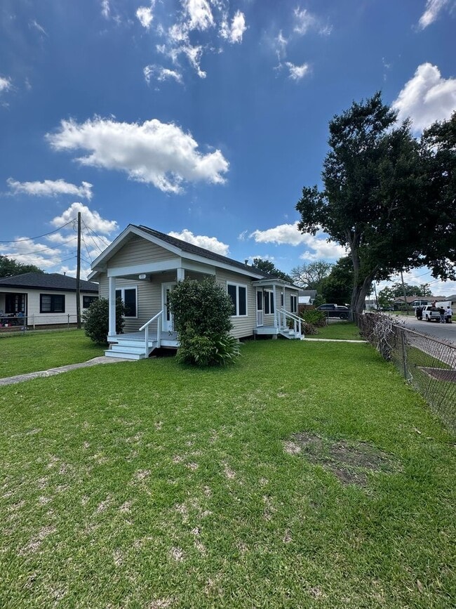 Building Photo - Cozy Southern Style 3 bedroom-1 bathroom unit in Houma