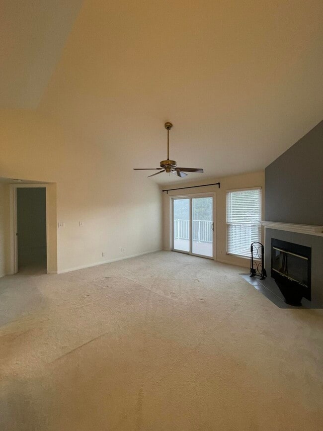 Photo - 2460 Fountain Pl Unit 3E