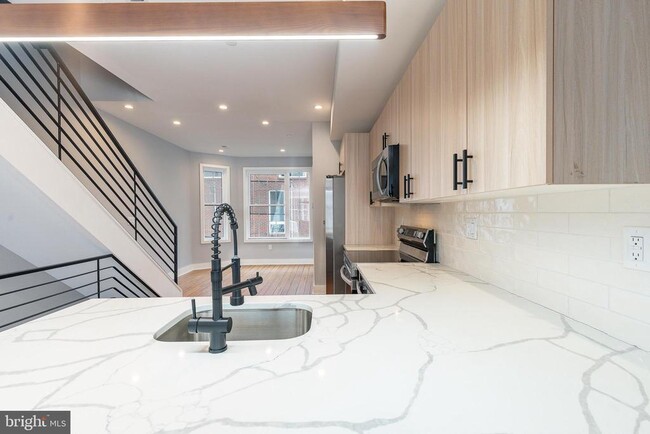 Photo - 2821 Livingston St