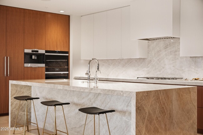 6587 N Palmeraie Blvd Unit 2014