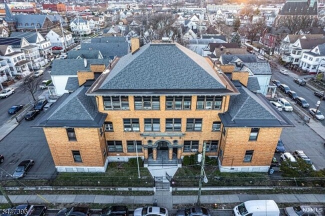 Building Photo - 179 Columbia Ave Unit 12