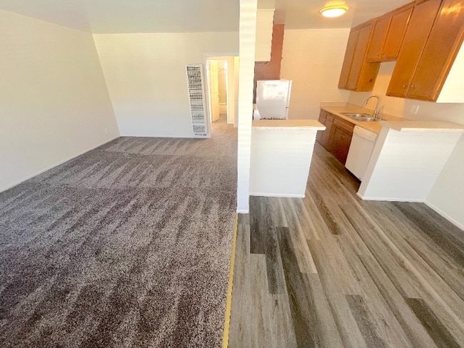 Photo - 2115 Placentia Ave Unidad 24