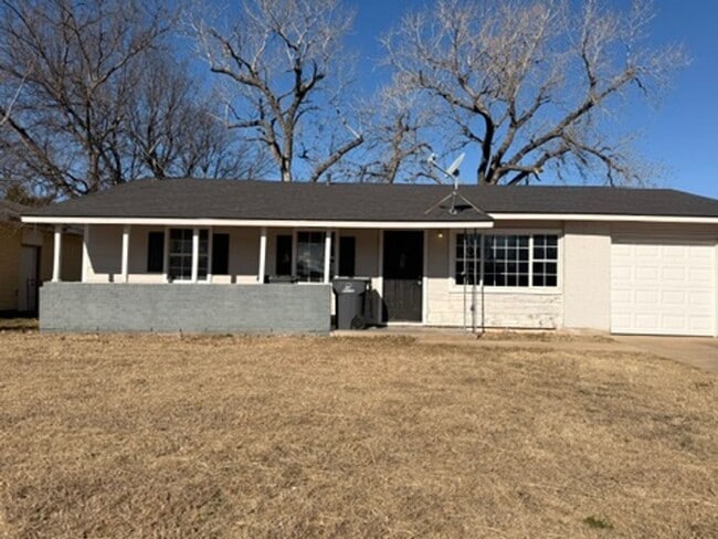 Building Photo - 2804 NW Ozmun Ave