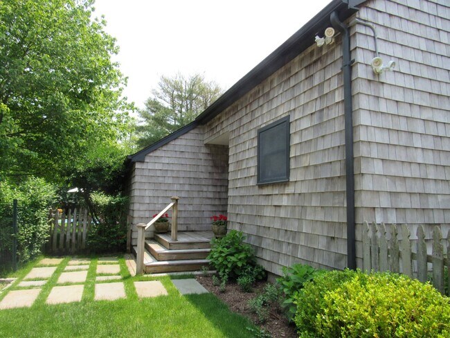 Photo - 80 Bishops Ln