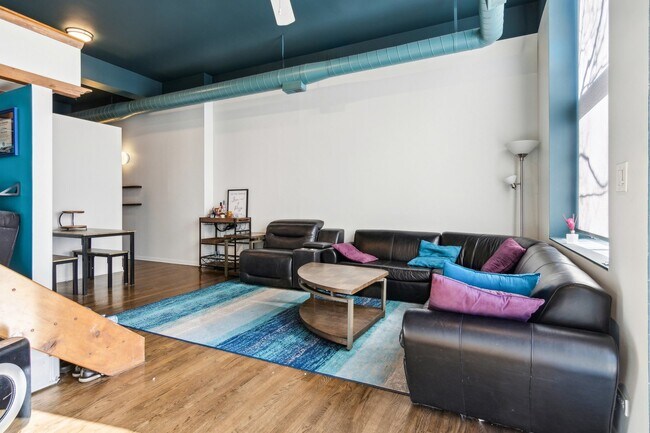 Photo - 2343 N Greenview Ave Unit 111