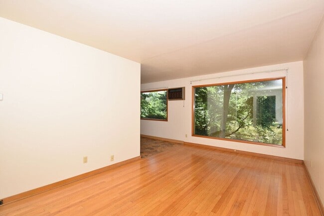 Photo - 1 Bedroom Mid Century Modern Retreat on Milwaukee River