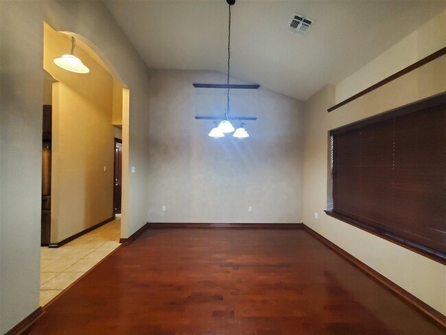 Photo - 2802 NE Scottsdale Cir