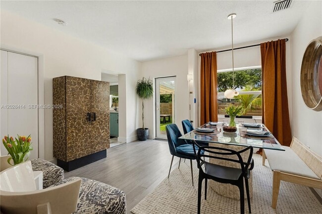 Photo - 541 NW 49th St