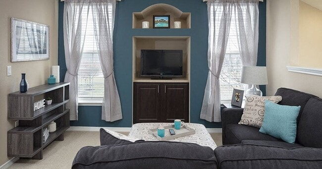 The Manor Homes of Arborwalk Apartments