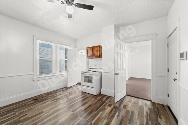 8302 Sowinski Ave Unidad Lower