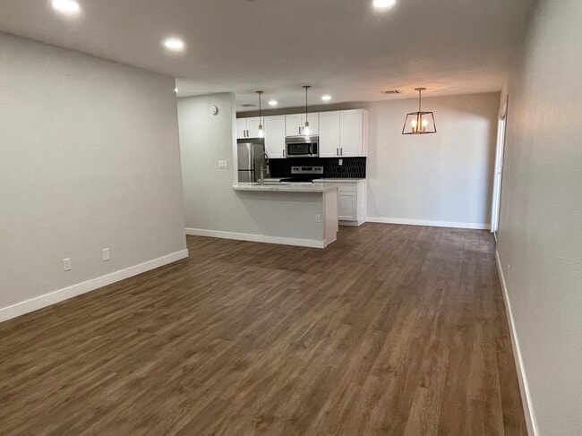 Photo - 1111 N 84th Pl