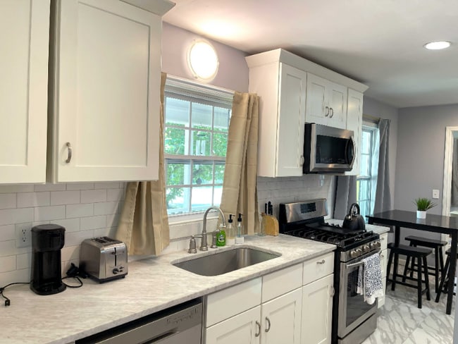 Photo - 1408 Lockwood Dr SW