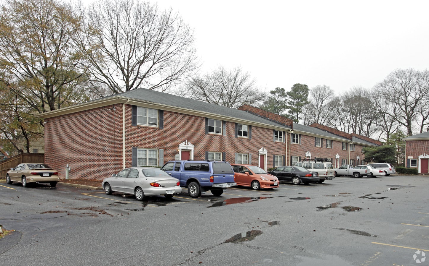 Photo - Oakcrest Apartments