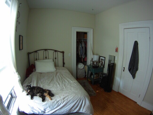 Bedroom - 717 W Lovell St