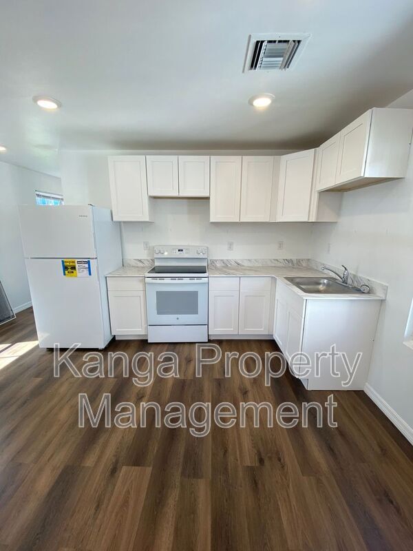 Building Photo - 639 6th St