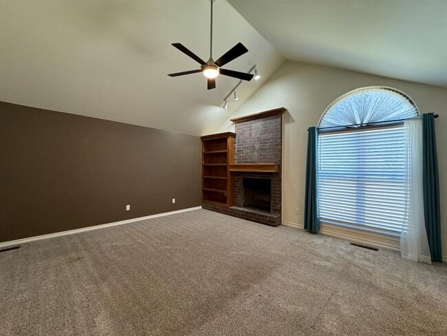 Photo - 308 N Lockeport Dr