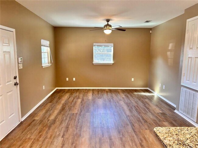 Photo - 5640 Mounthill Ct