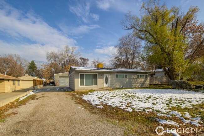 Building Photo - 6845 S Greenfield Way