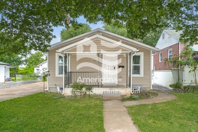 Building Photo - 812 N Elm Ave