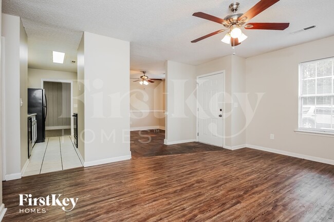 Photo - 2561 Realm St