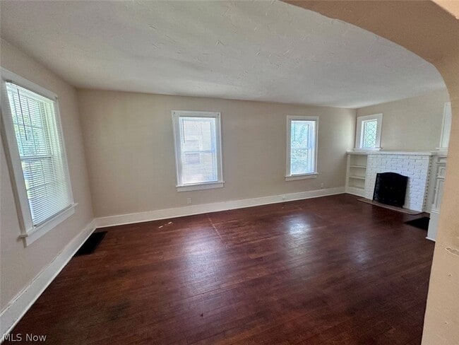 Photo - 700 Noble Ave