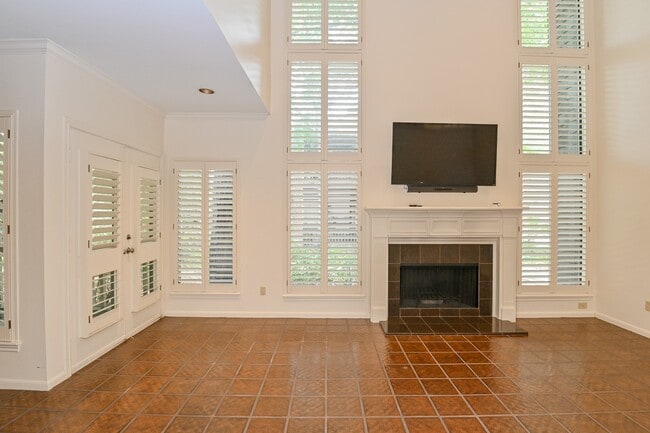 Photo - 294 Sugar Berry Cir