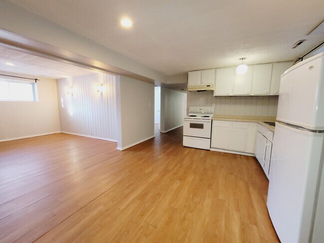 Photo - 2107-2186 86 St NW