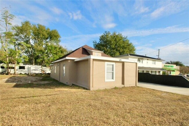 Building Photo - 610 Dundee Rd